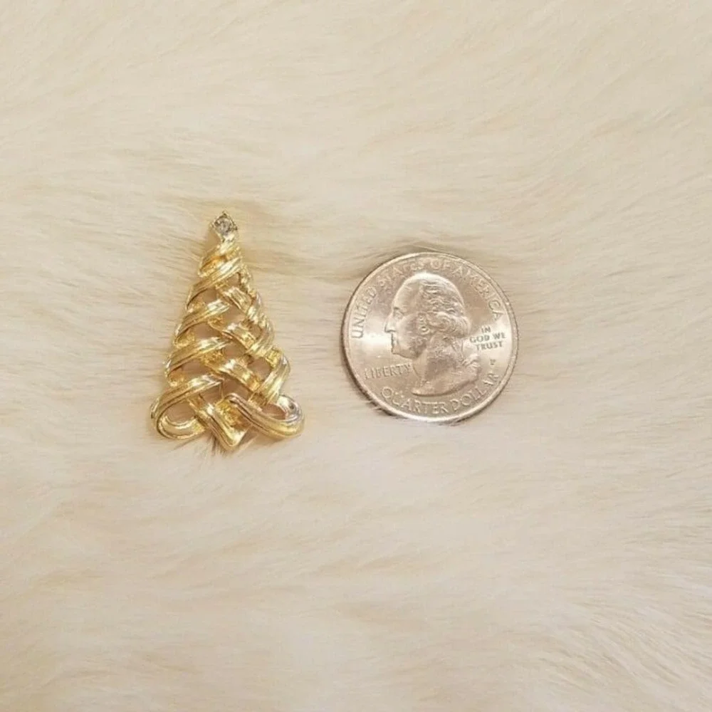 Vintage Avon Christmas Tree Brooch Pin Rhinestone Gold Tone Modernist MCM 4694